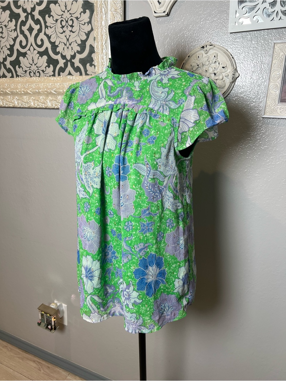 Green Floral Short-Sleeve Peasant Top - Picture 3 of 13